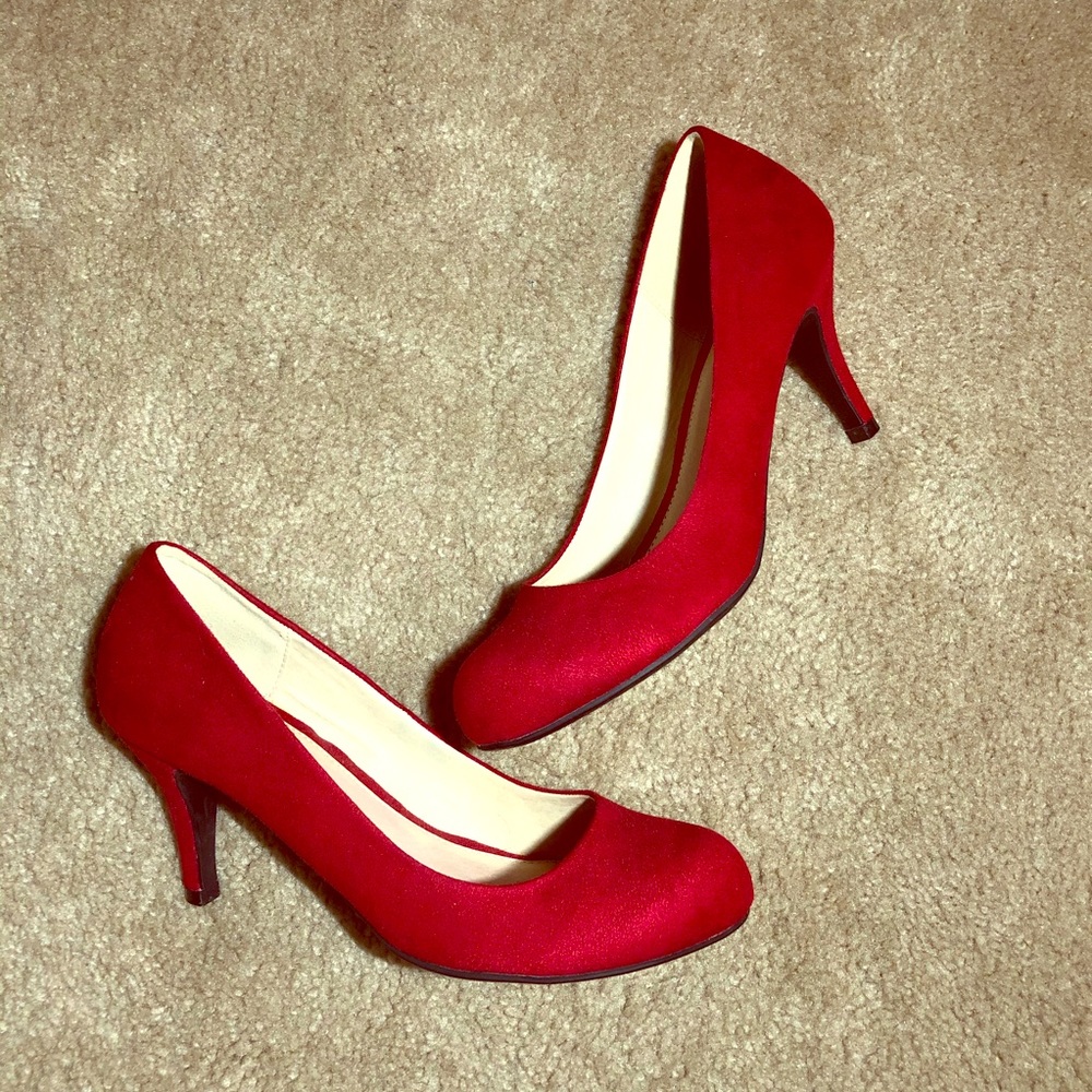Red Pumps